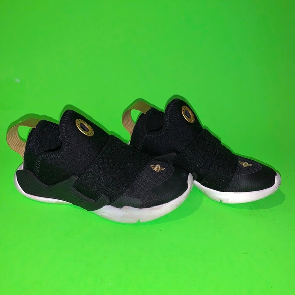 boys huaraches